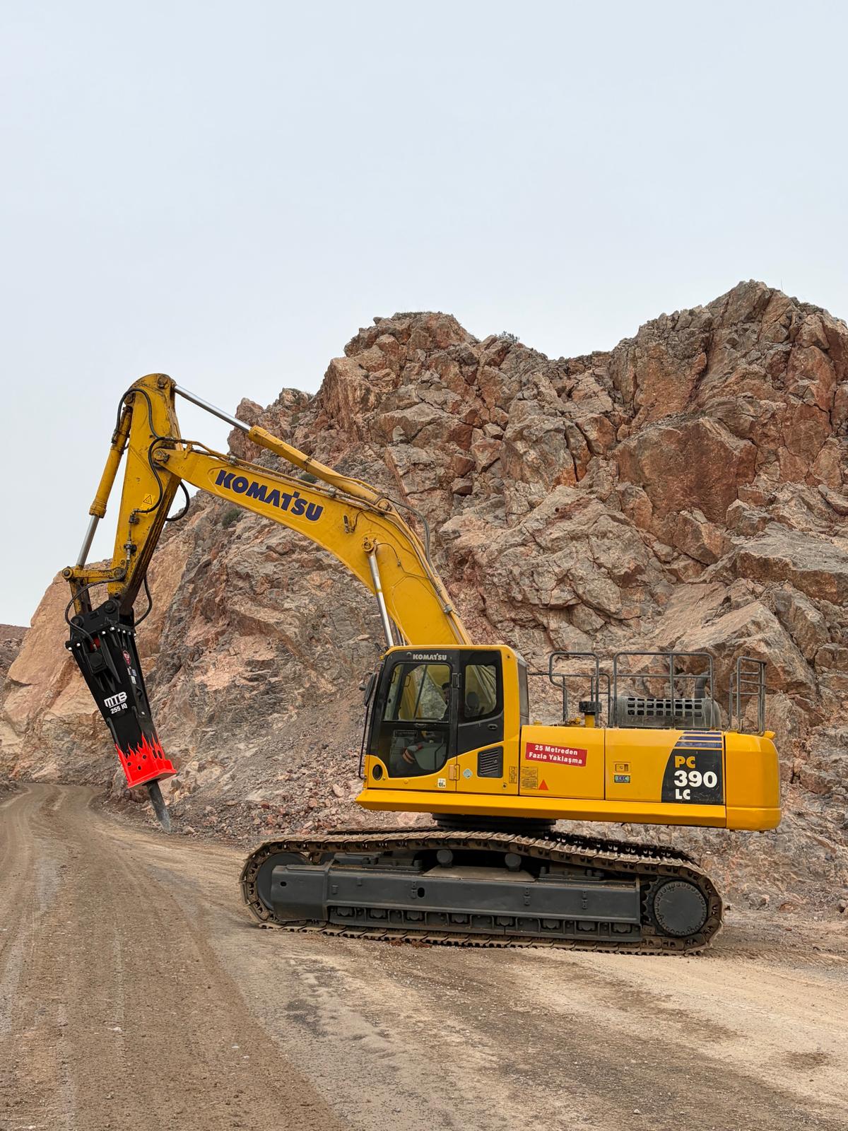 Bemaş equipment fleet and quarry operation image