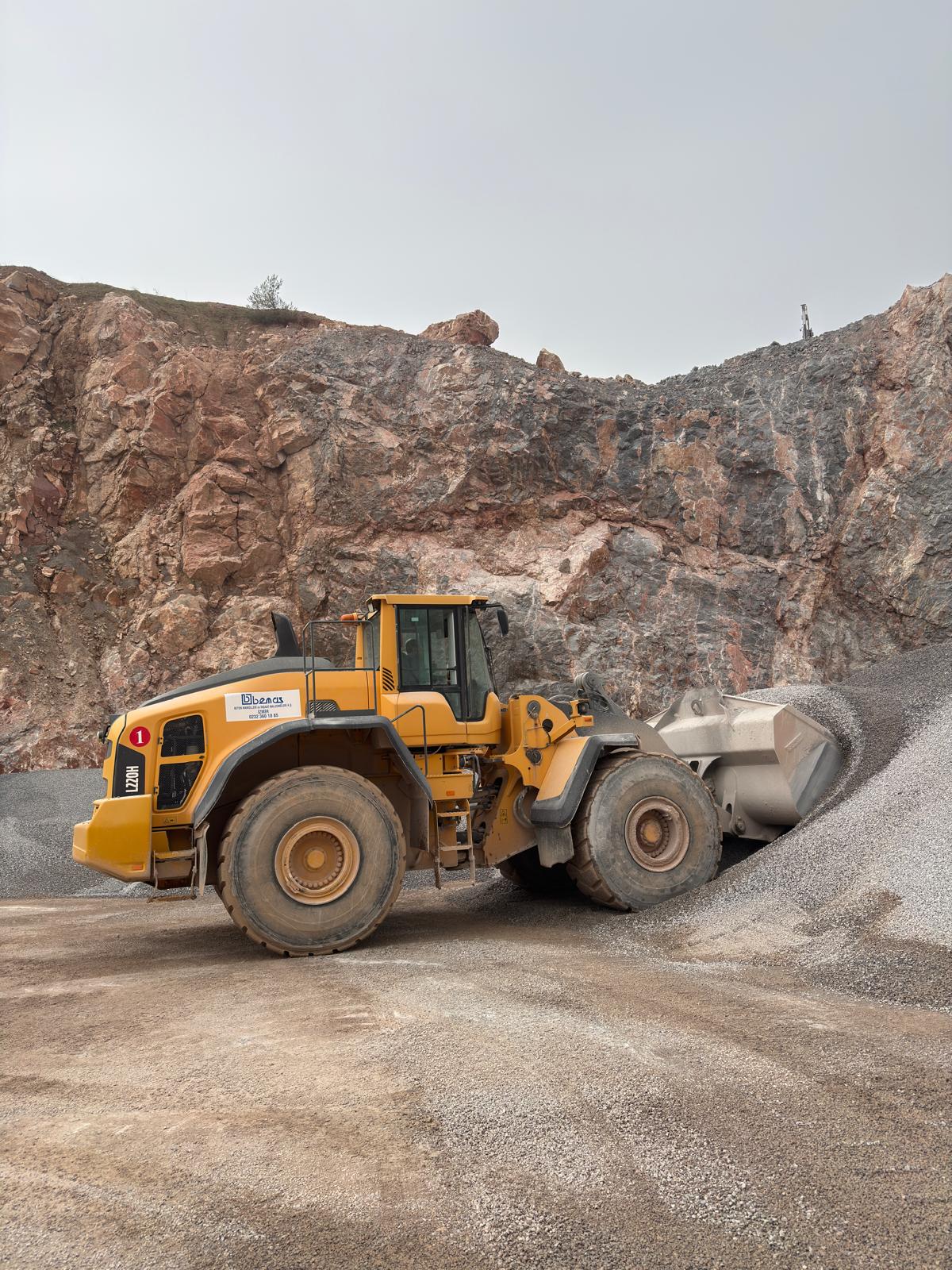 Bemaş equipment fleet and quarry operation image