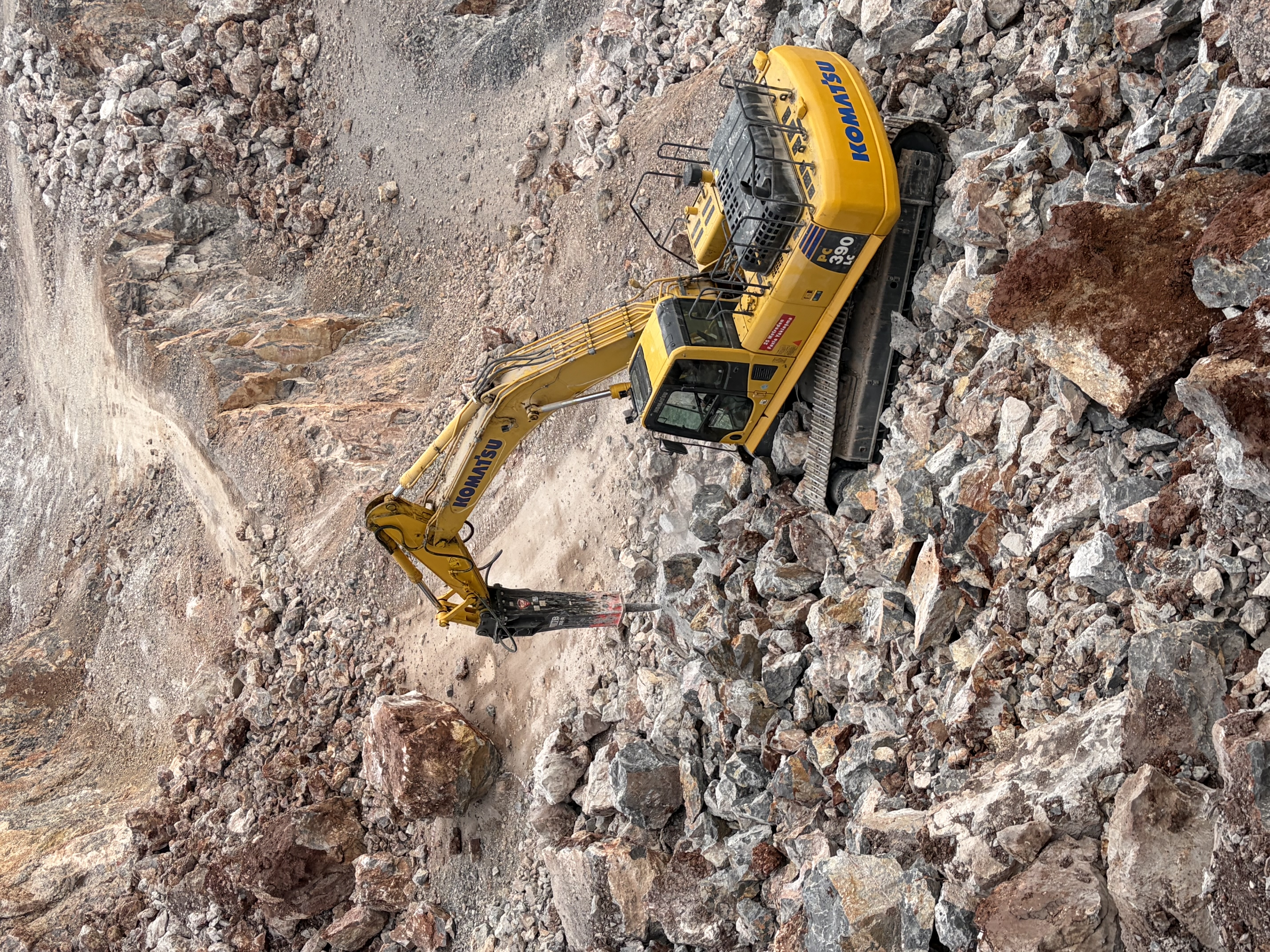 Bemaş equipment fleet and quarry operation image