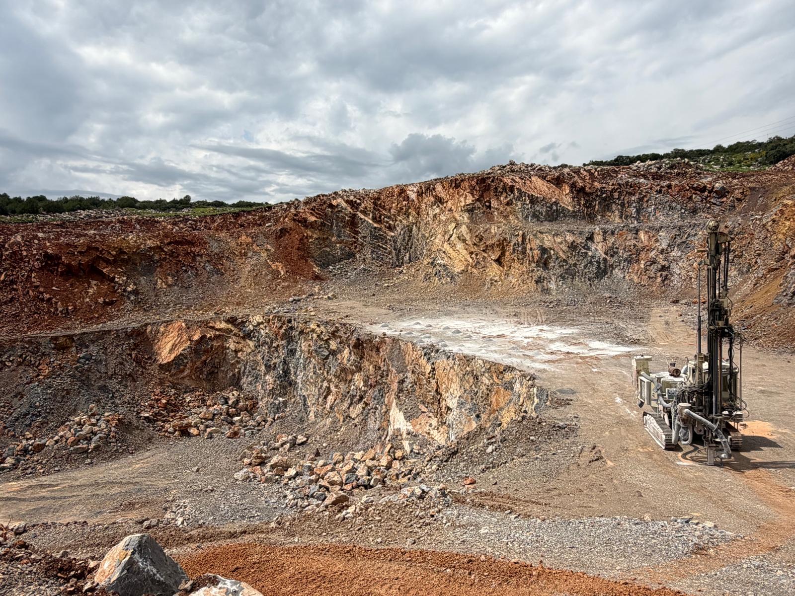 Bemaş equipment fleet and quarry operation image