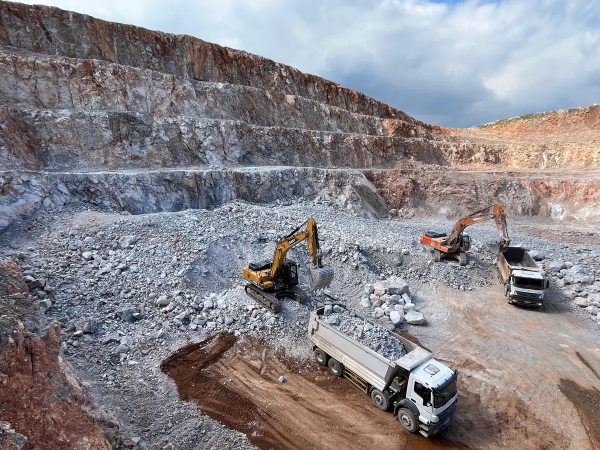 Bemaş Urla aggregate stock area