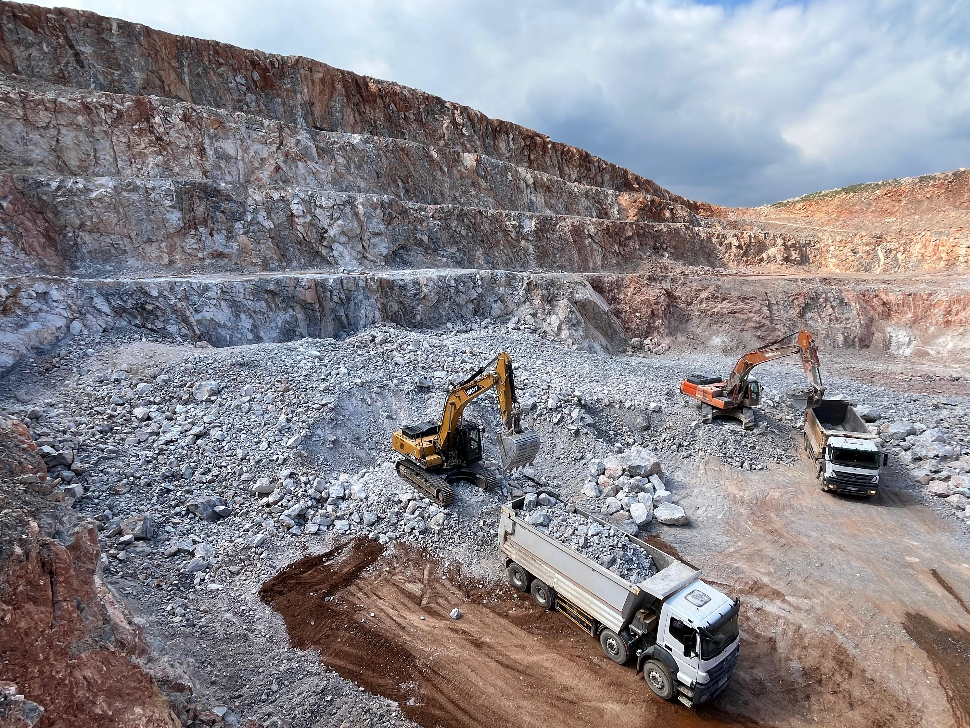 Bemaş Urla aggregate stock area