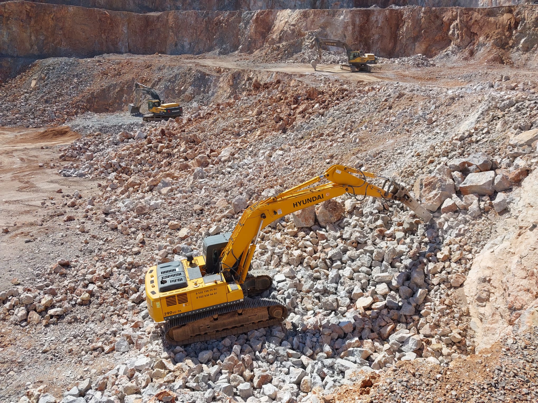 Bemaş Urla site crushing screening and stock area